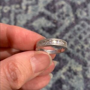 Sterling Silver 925 band w crystals or CZ sz6 in good condition